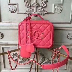 Meet your Posher, LuxeLife Consignment